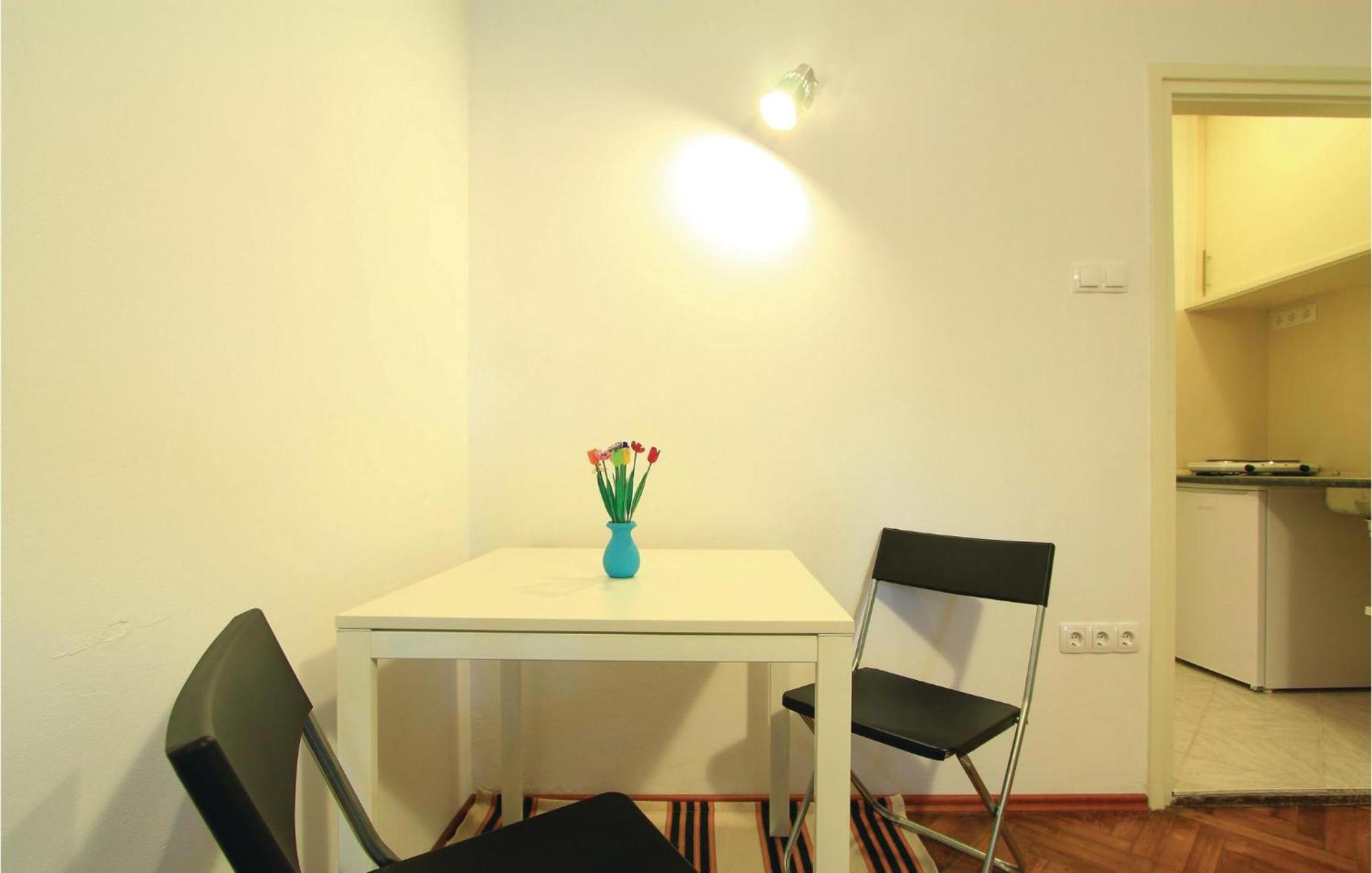 1 Bedroom Awesome Apartment In Póla Kültér fotó